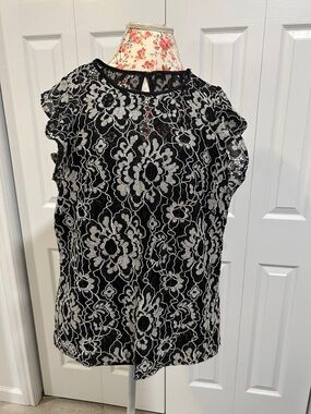 Black & White Lace Floral Cap-Sleeve Top